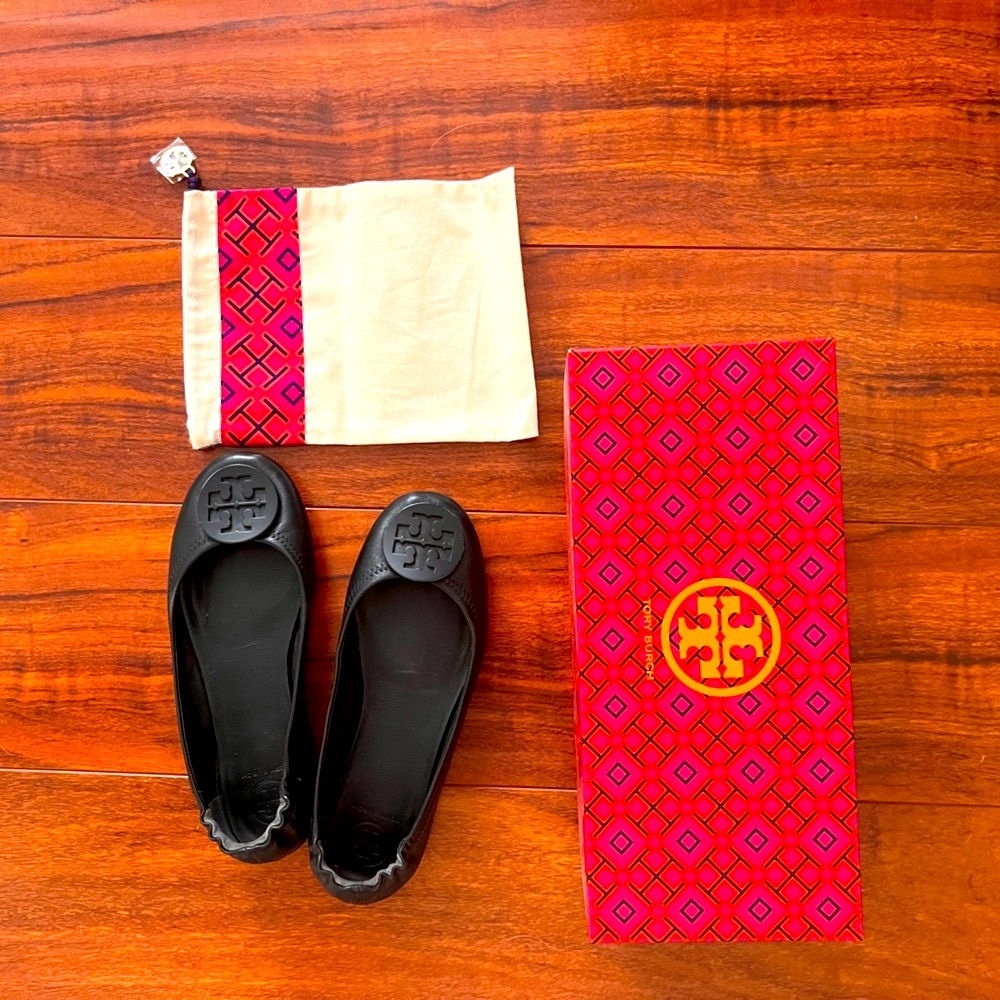 TORY BURCH Logo Minnie Travel Ballet Flat - Matte Black Logo - Size 6.5